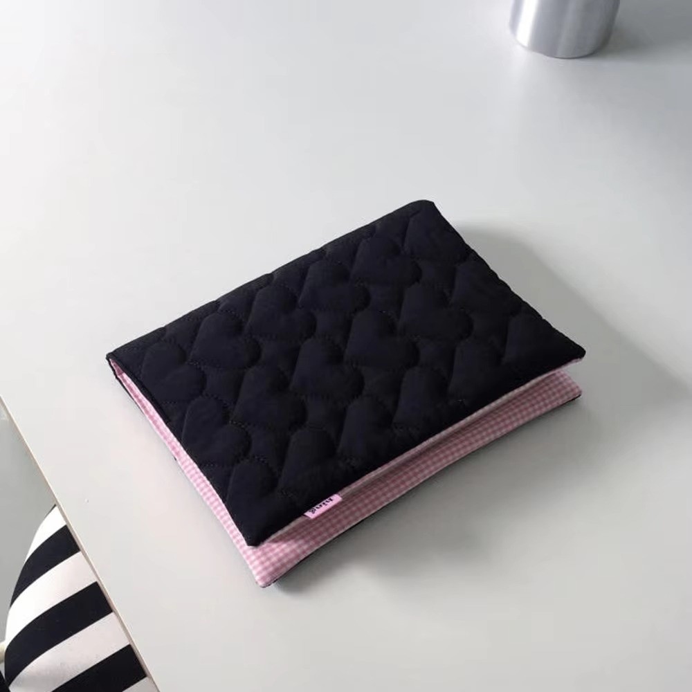 かわいいキルティング加工のコットン製A5サイズブックカバー。 - Notebook Dotted A5 のレビューと価格