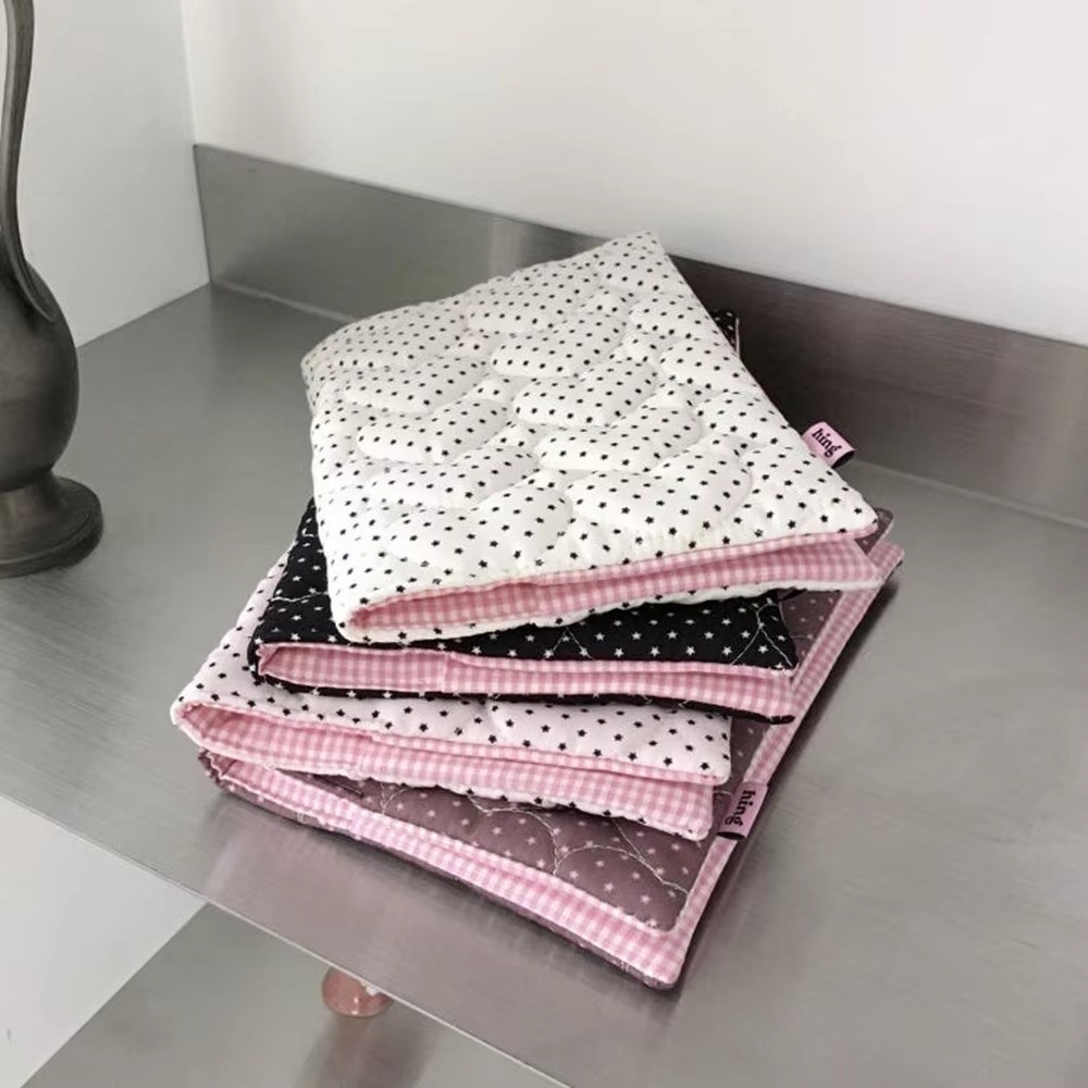 かわいいキルティング加工のコットン製A5サイズブックカバー。 - Notebook Dotted A5 のレビューと価格
