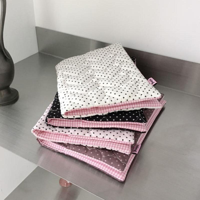 水玉模様のA5サイズブックカバー：キルティング加工のコットン - Notebook Dotted A5 のレビューと価格